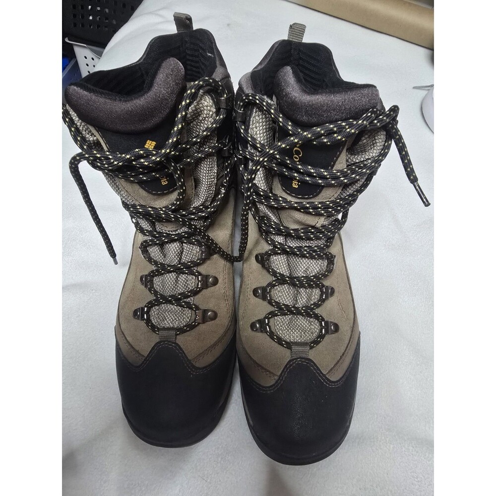 Columbia waterproof perfect condition men's hiking boots size 11